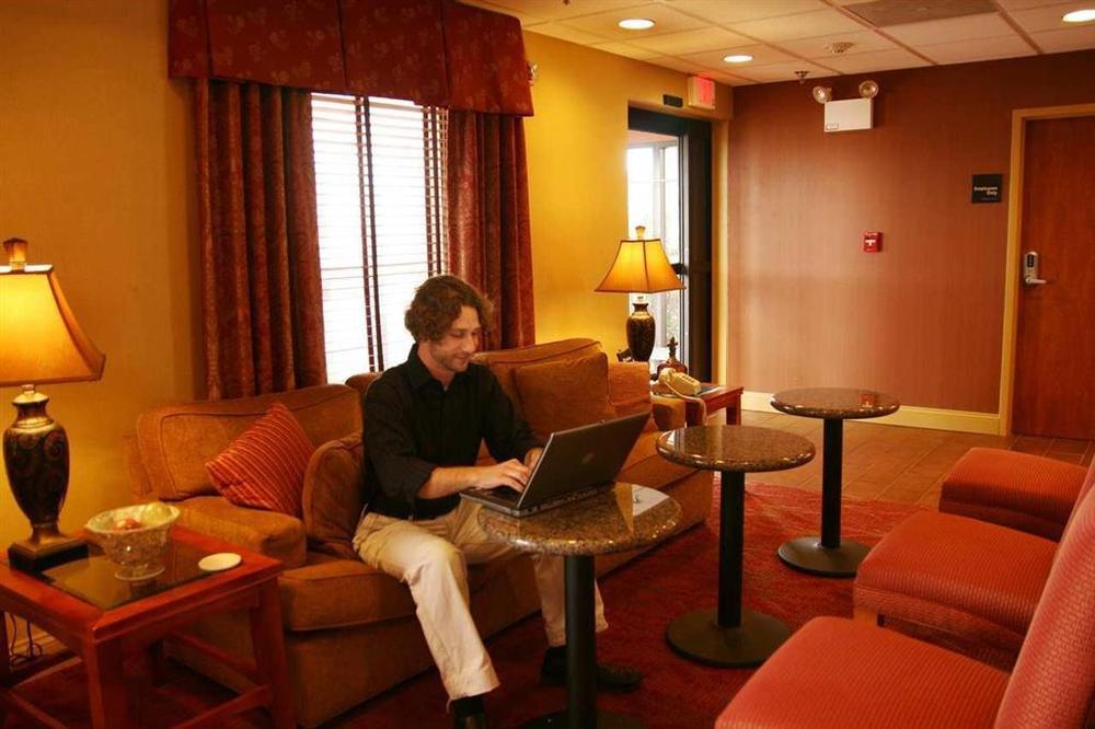 Hampton Inn Marion Beltér fotó